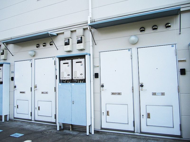 レオパレスウィング 玄関