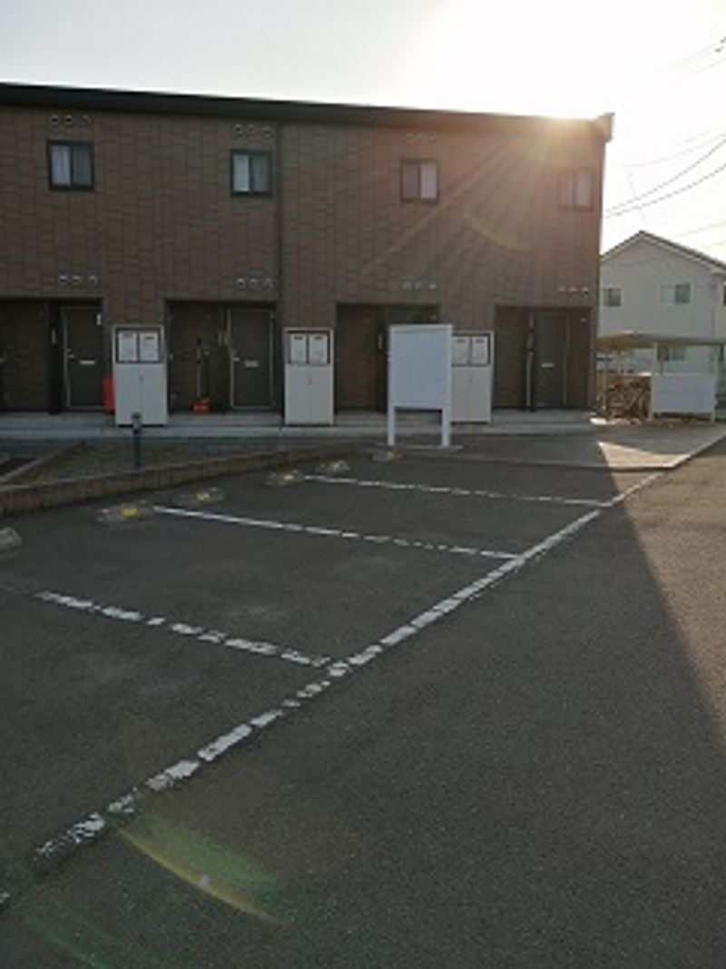 レオパレス美田園東 駐車場