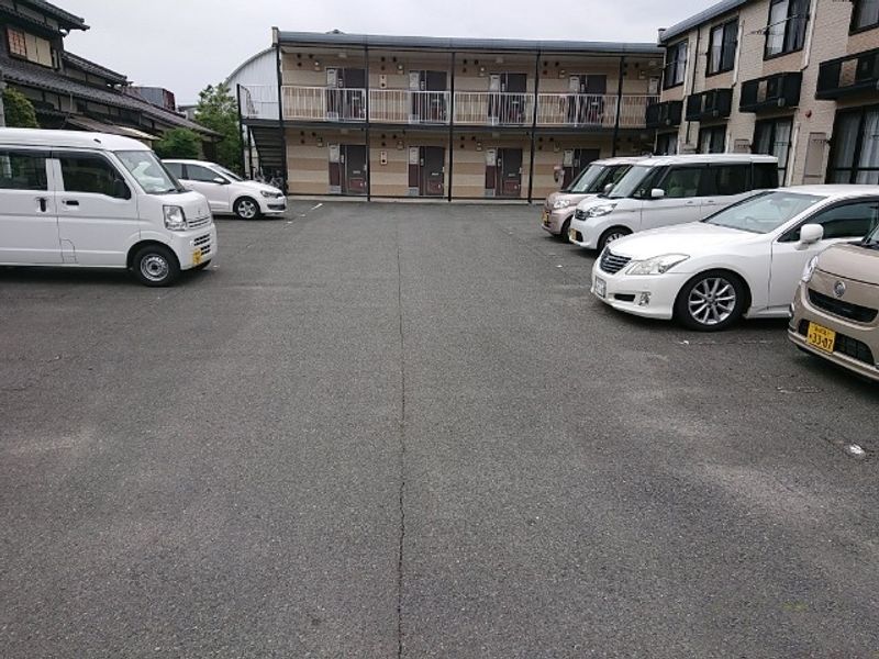 レオパレス若桜 駐車場