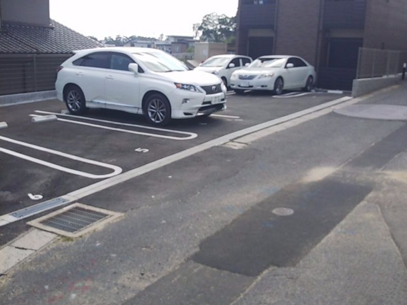 クレイノ稲荷下 駐車場