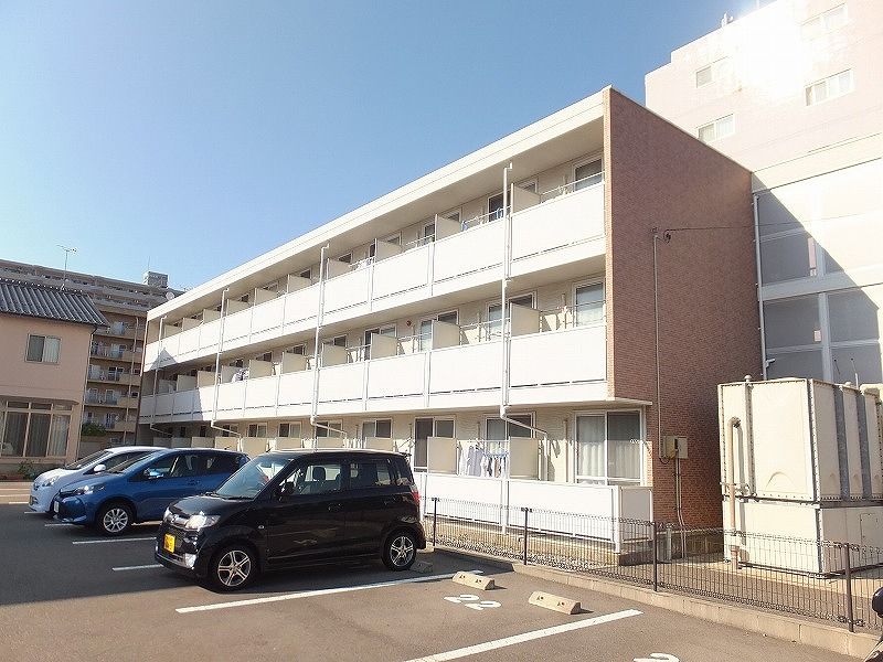 レオパレスルキアス 駐車場