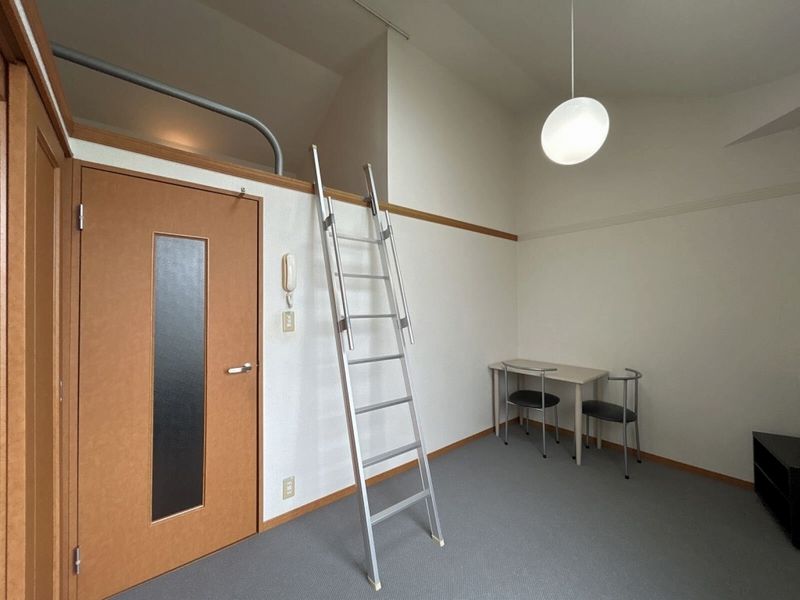 レオパレスネレイドⅢ 居間