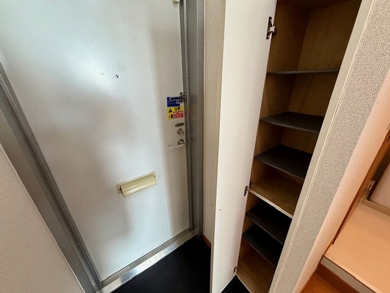 レオパレスガーデンハウス 玄関