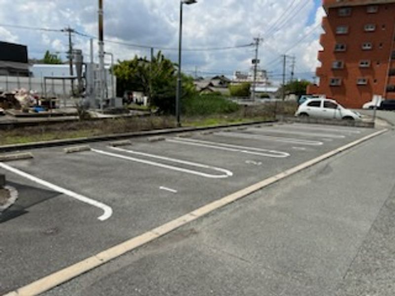 レオネクストすみれ 駐車場