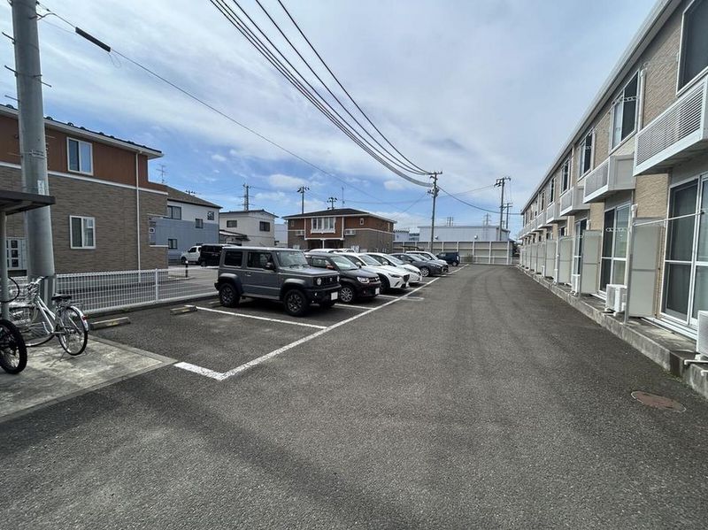 レオパレスオアシス中田 駐車場