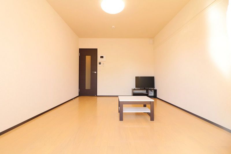 クレイノいかるが 居間
