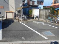 レオパレスニュー　シャルマン 駐車場