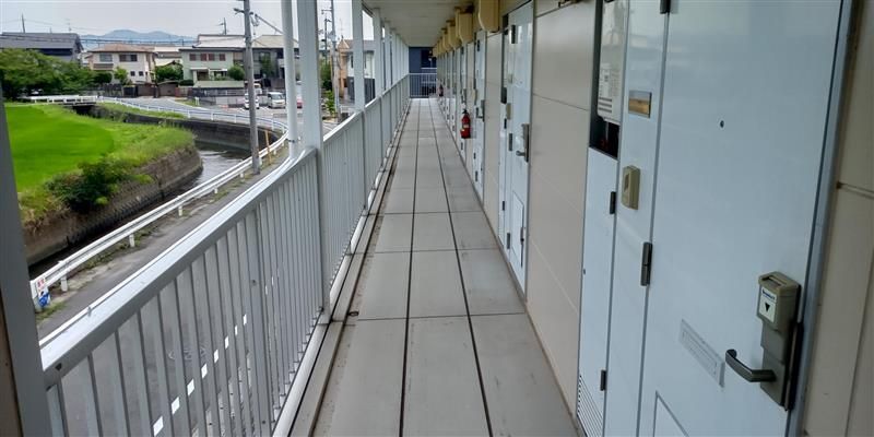 レオパレスアークハイツ 玄関