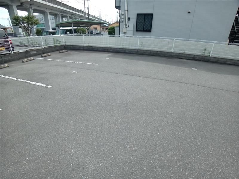 レオネクストけやき通り 駐車場