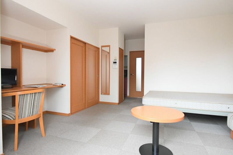 レオパレスＦｌａｔ新栄 居間