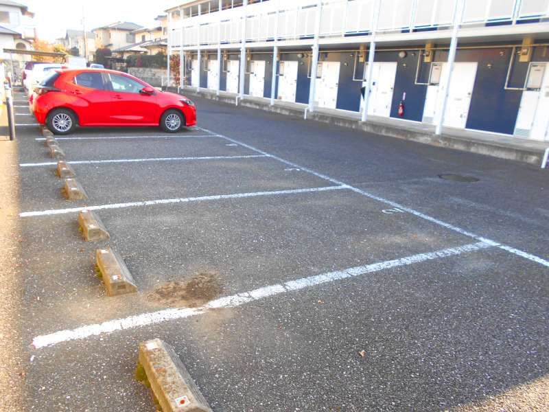 レオパレスプライム 駐車場