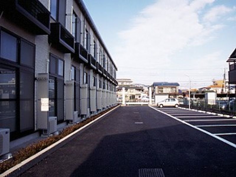 レオパレスプラシード 駐車場