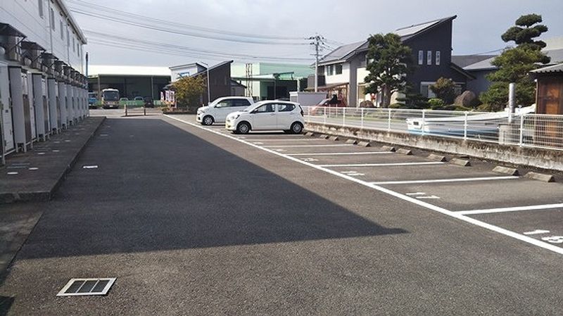 レオパレスエスポワール　ヴィル 駐車場
