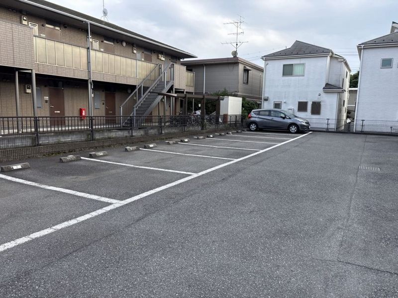 レオパレス藤 駐車場