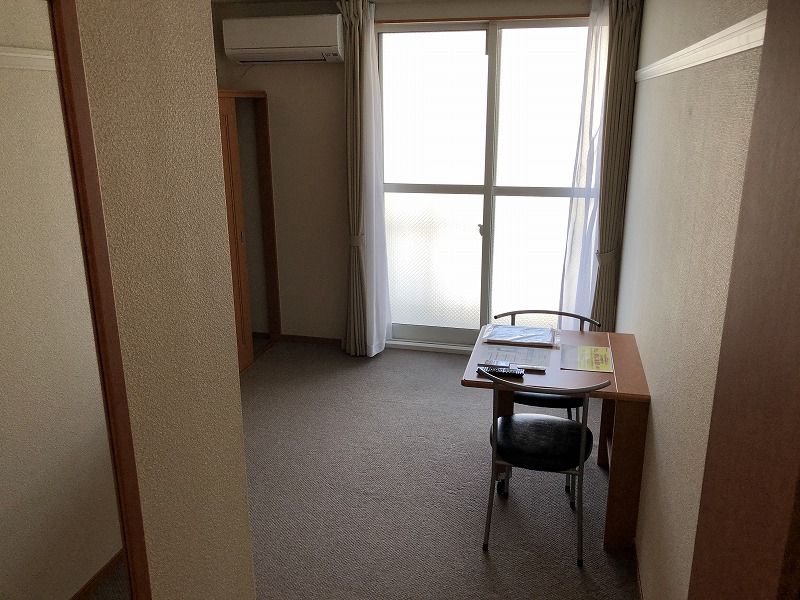 レオパレスバンリュ 居間