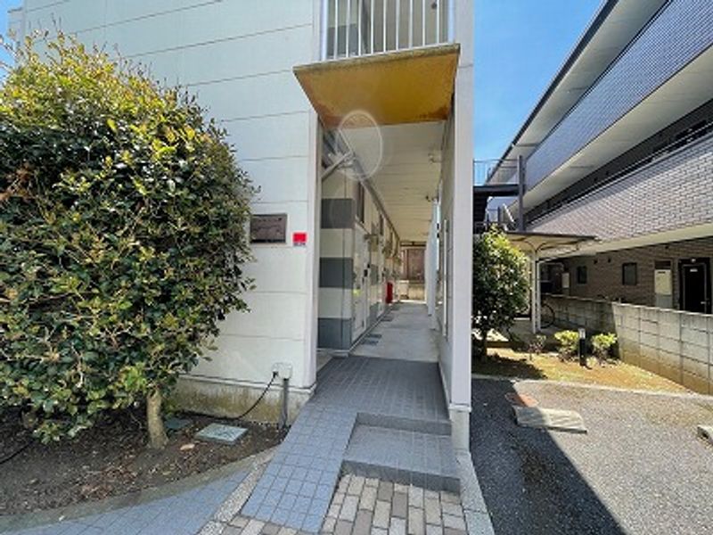 レオパレスふれあい通り エントランス