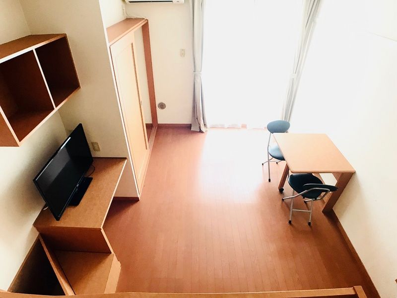 レオパレスチャミル 居間