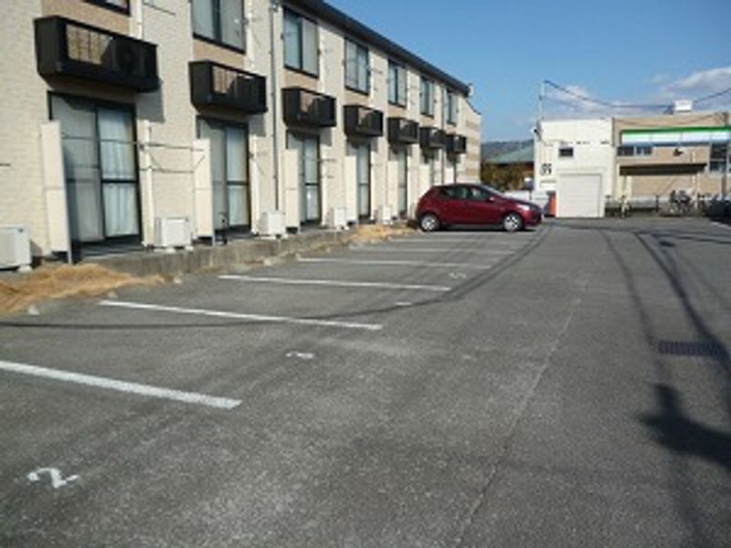 レオパレスＳｍｉｌｅ 駐車場