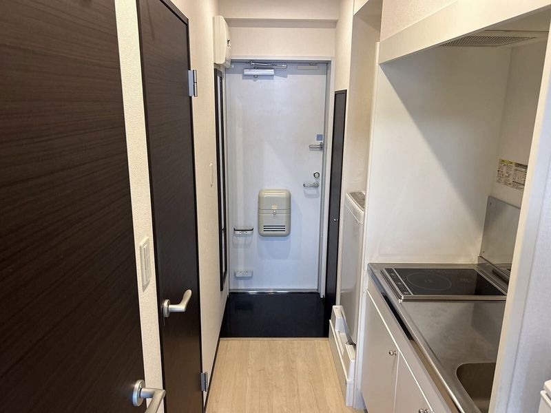 CLEINO Everything II Entrance