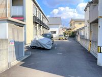 レオパレスメゾン枝松 駐車場