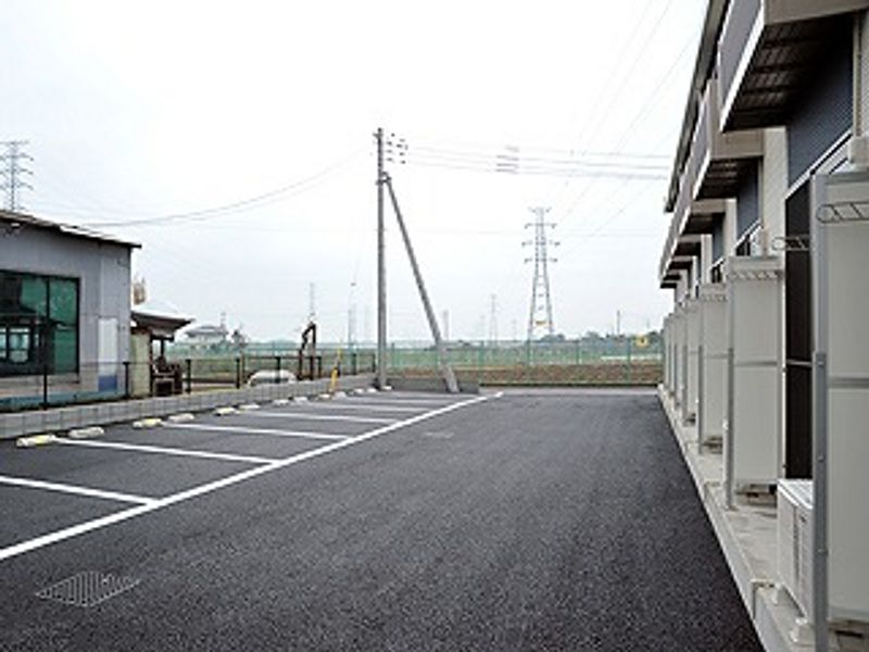 レオネクストブルーム　コート 駐車場