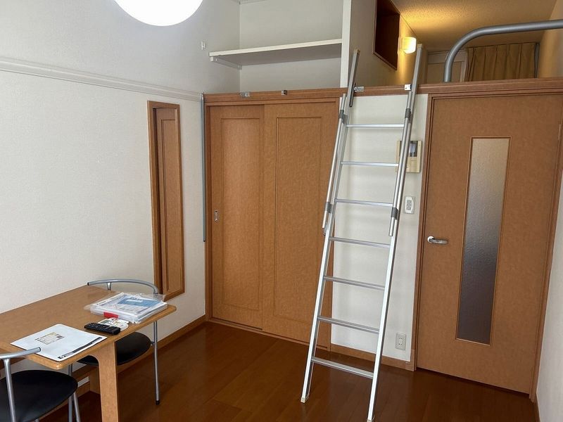 レオパレスグランパルク小柳 居間