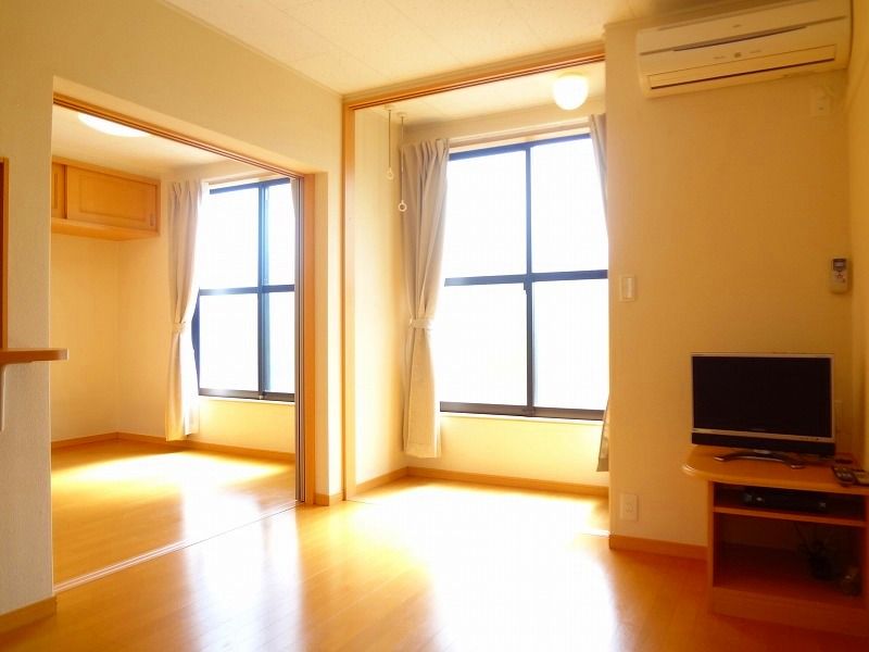 レオパレスフォレスト小倉 寝室