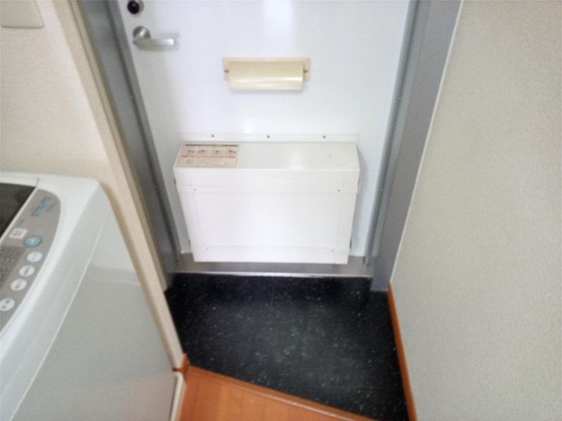 レオパレスアカサカ 玄関