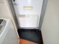 レオパレスアカサカ 玄関