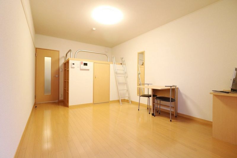 レオパレスラ　グラシューズ 寝室