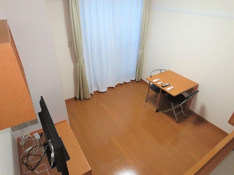 レオパレスフォレスト 居間