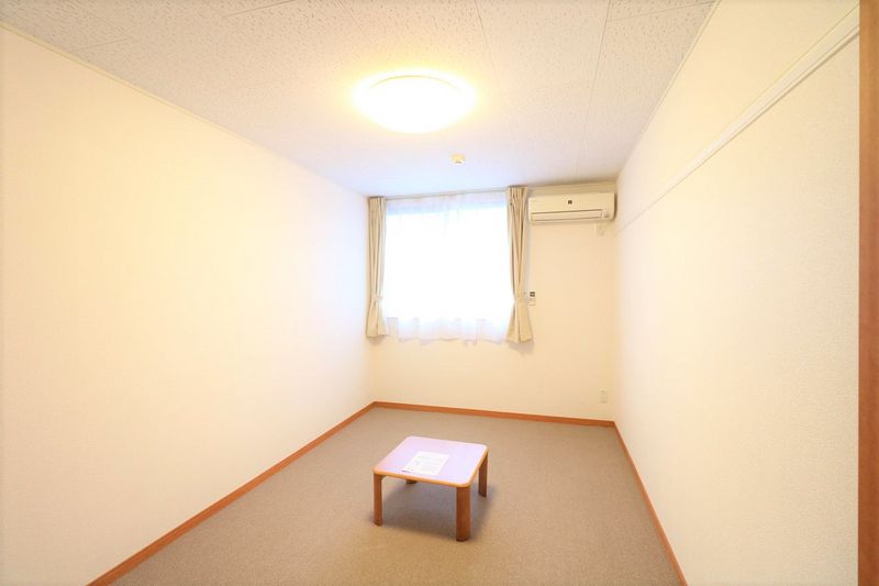 レオパレス山科御陵 居間