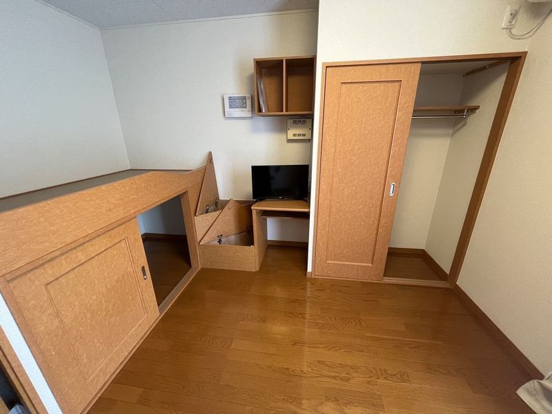 レオパレスラ　プランタン　Ⅱ 収納