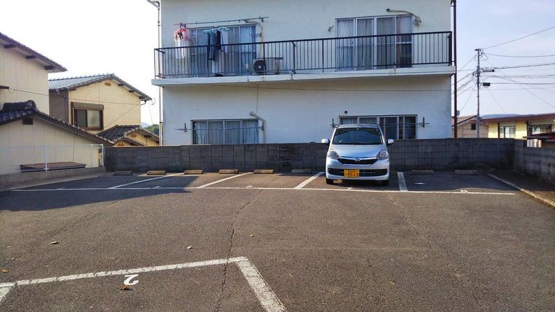 レオパレスラ・ボールしいのき 駐車場