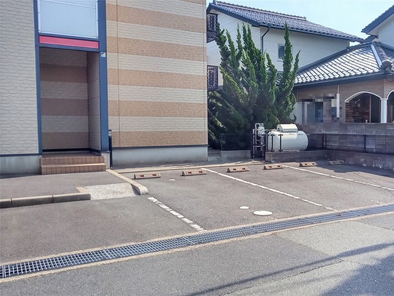 レオパレスファミリー 駐車場
