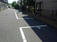 レオパレスボニータドイス 駐車場