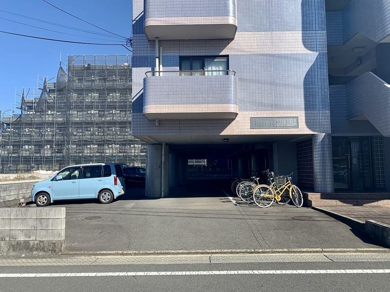 レオパレスエレガンスつくば 駐車場