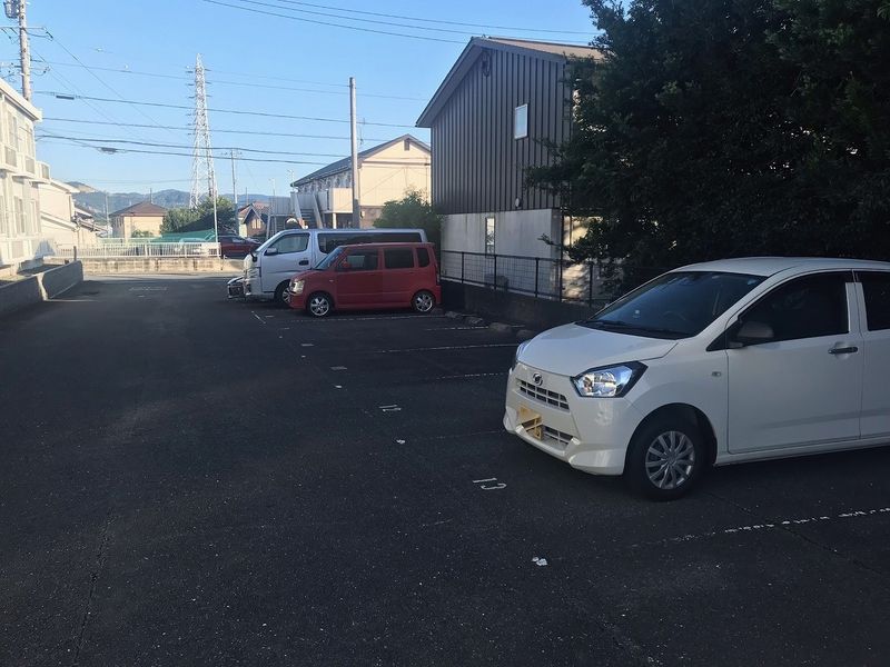 レオパレス縄手 駐車場