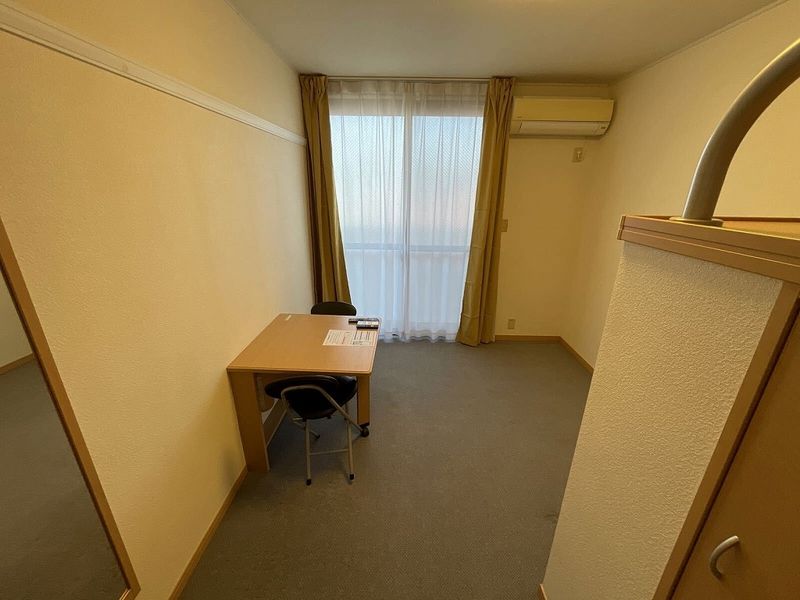 レオパレスボヌール 居間