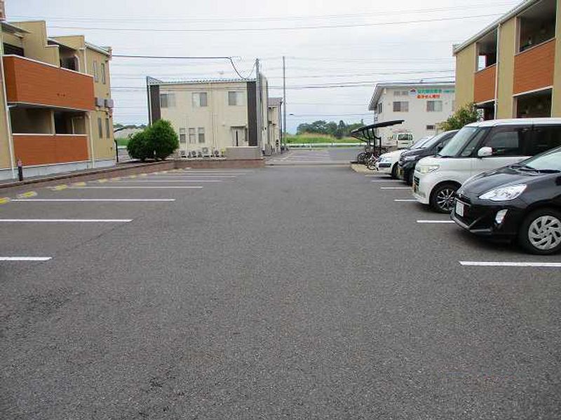 レオネクストくりの木 駐車場