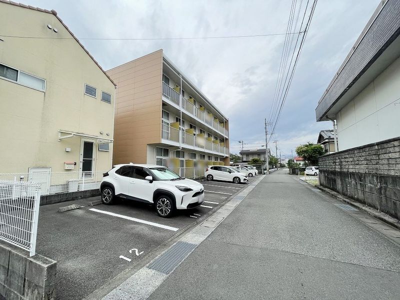レオパレスシルバ 駐車場