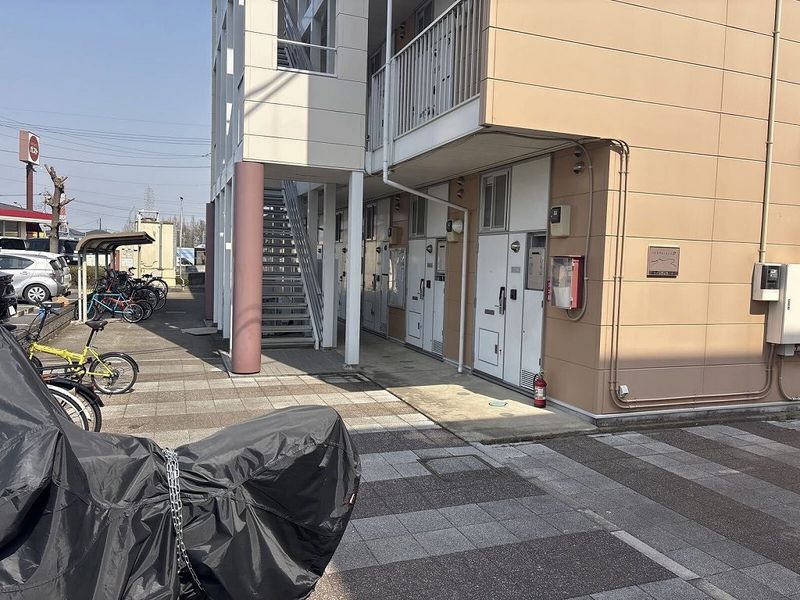 レオパレスツインヴィラＡ エントランス