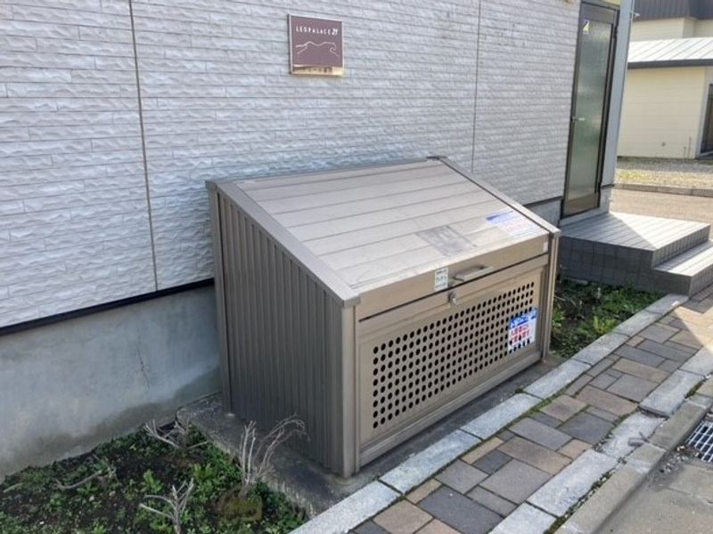 レオパレスドミール湯川 共用部分
