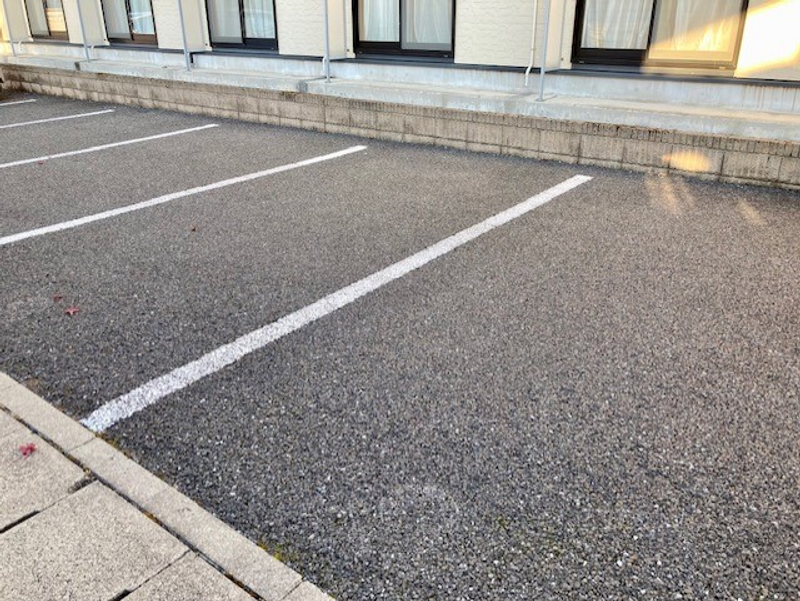 レオパレスサンキエム下条 駐車場