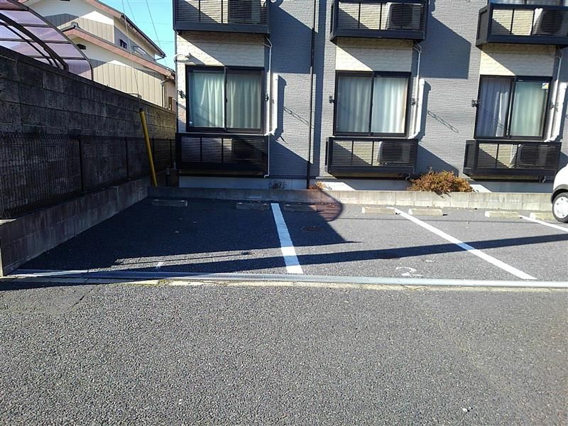 レオパレス王子台　参番館 駐車場