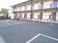 レオパレスけやき 駐車場