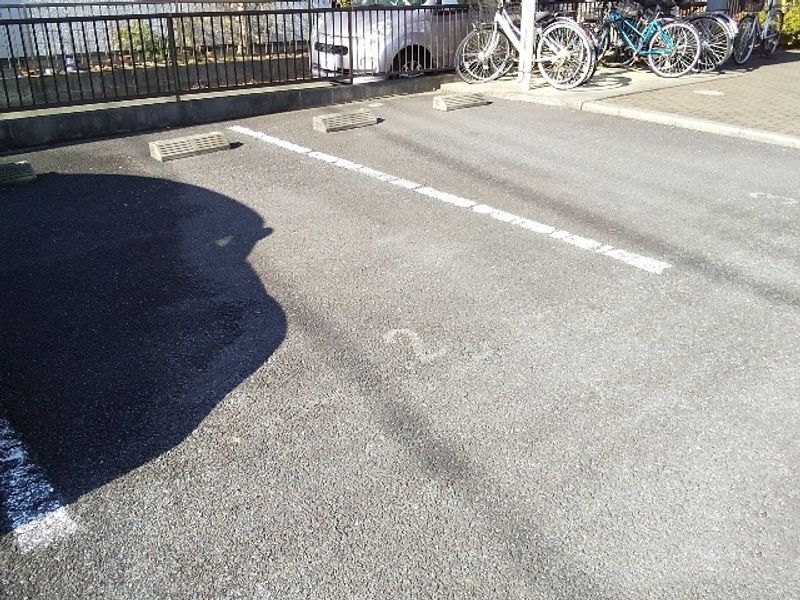 レオパレスクレストⅡ 駐車場