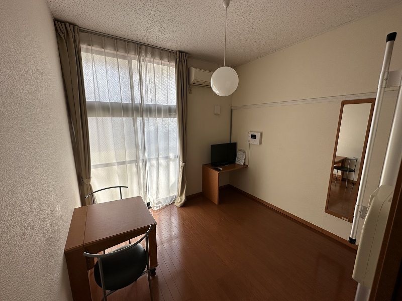 レオパレスコンフォートヒルズ 居間