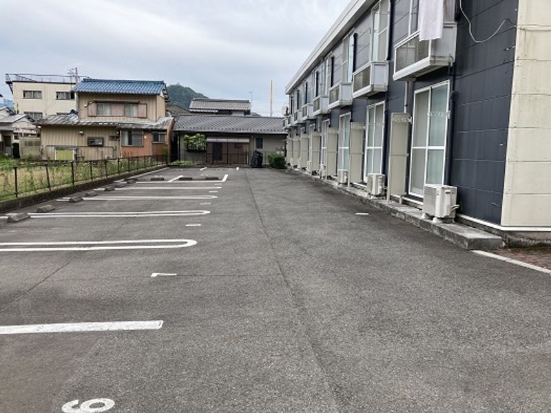 レオパレスＨａｙａｓｈｉⅡ 駐車場