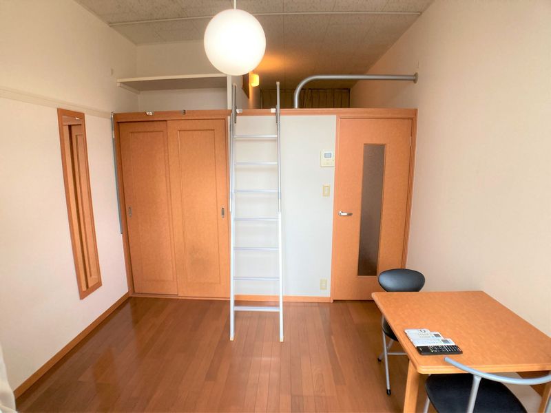 レオパレス古城 居間